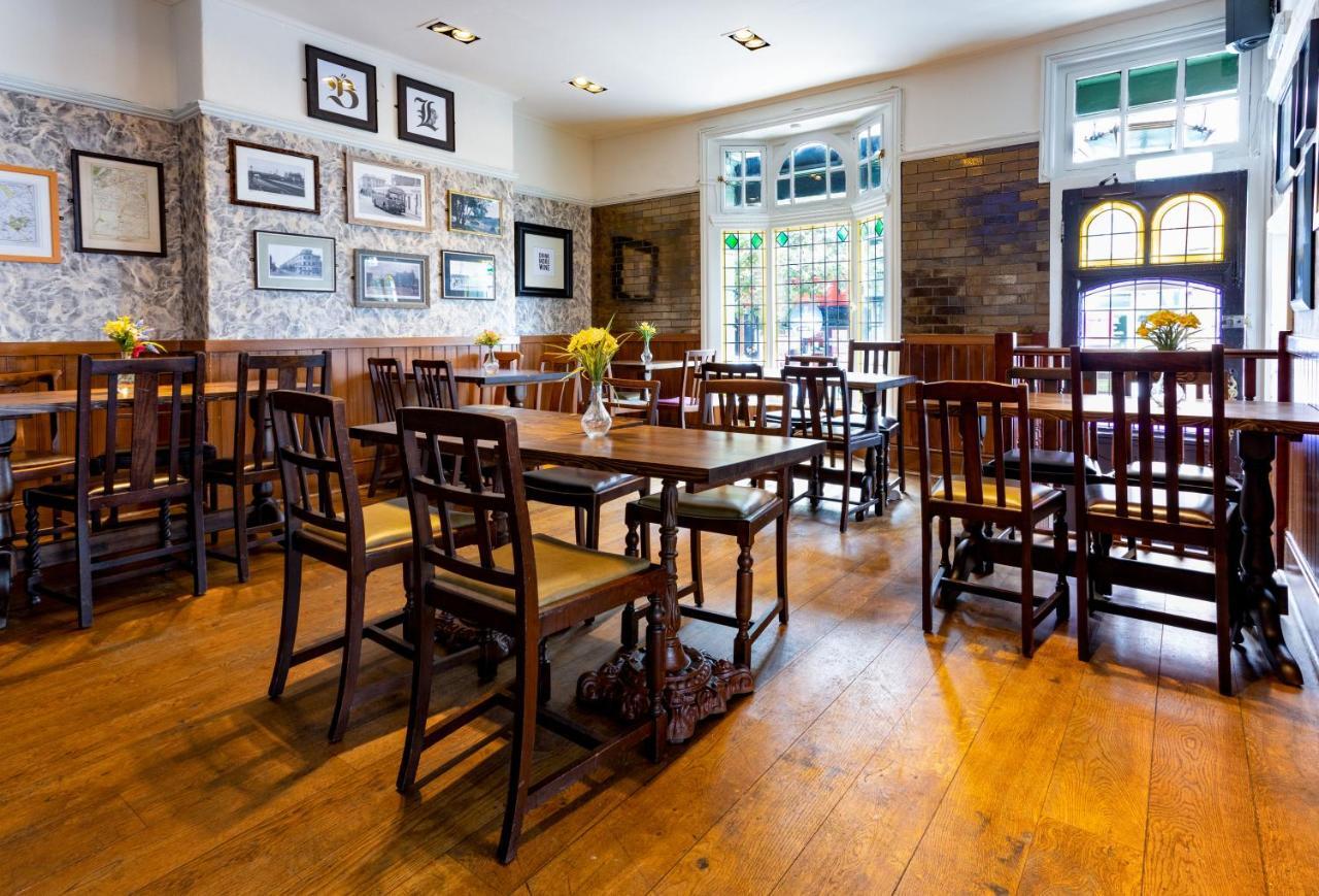 Black Lion Surbiton Esterno foto