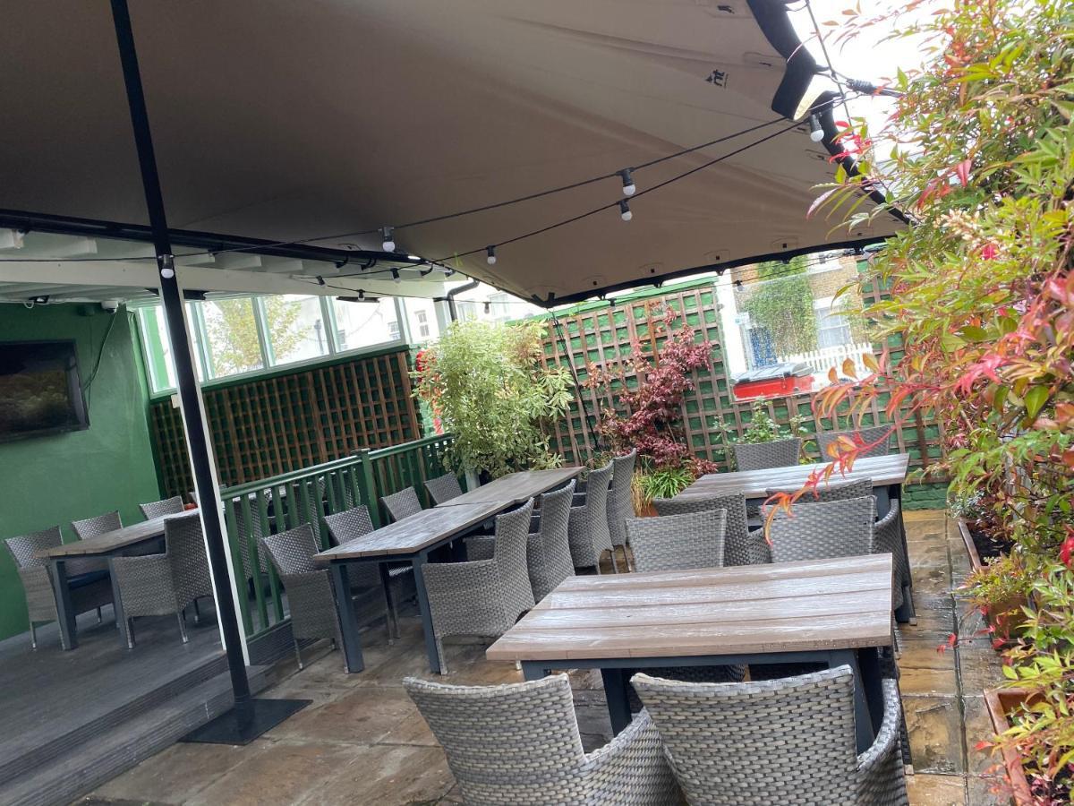 Black Lion Surbiton Esterno foto